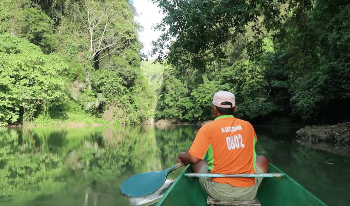 canoe ride towards pagsanjan falls in laguna philippines