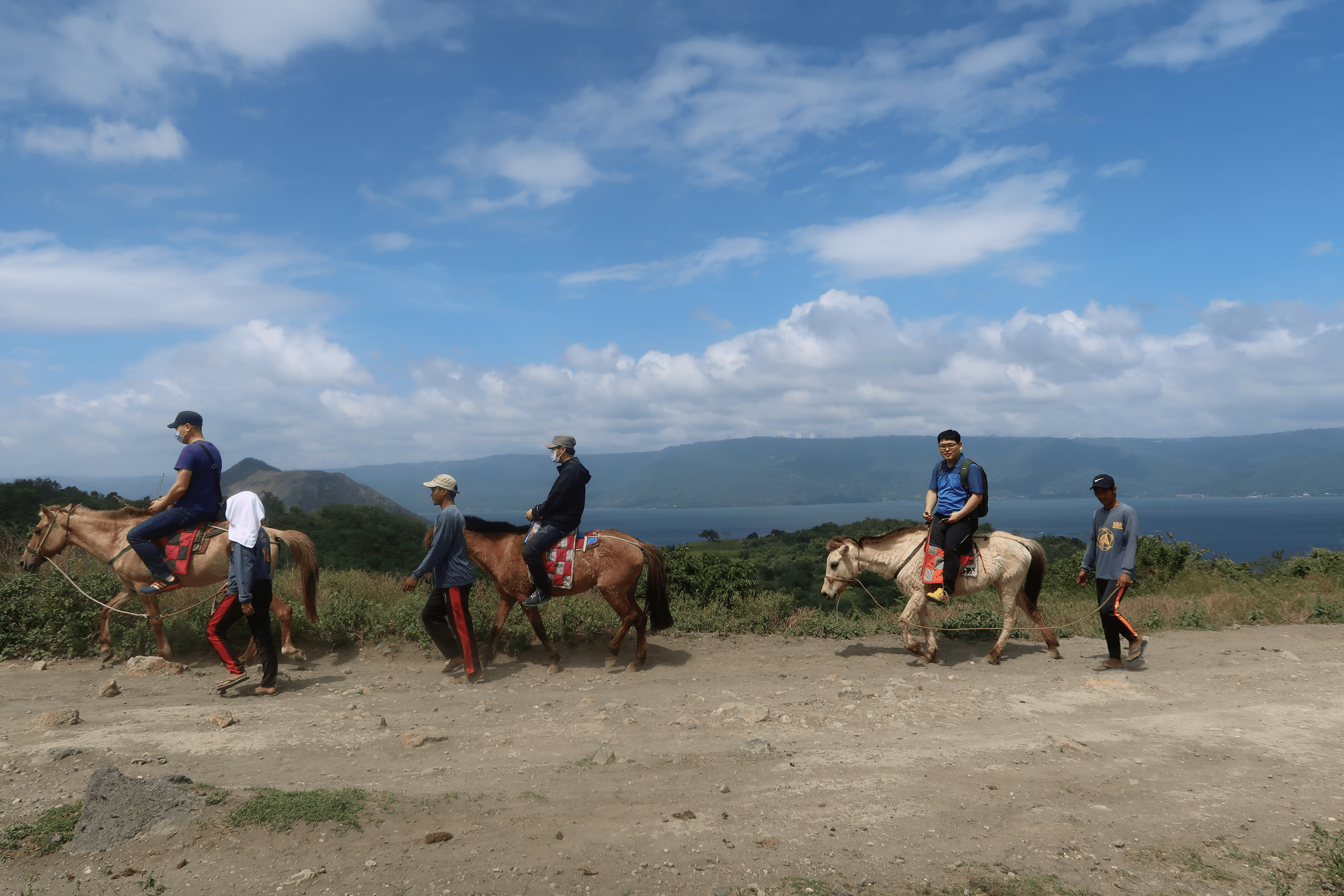 horses hiking up the volcano island towards taal volcano